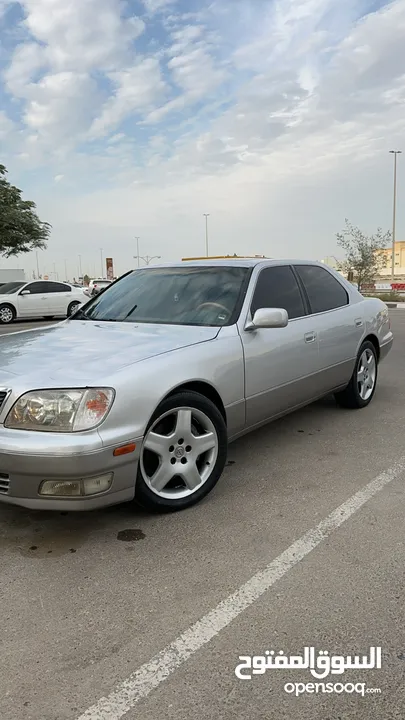 لكزس LS400 نظيفه جدا مع دفاتر الوكاله