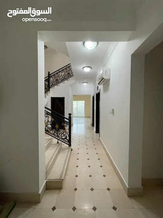 Townhouse for rent in shatti Qurum