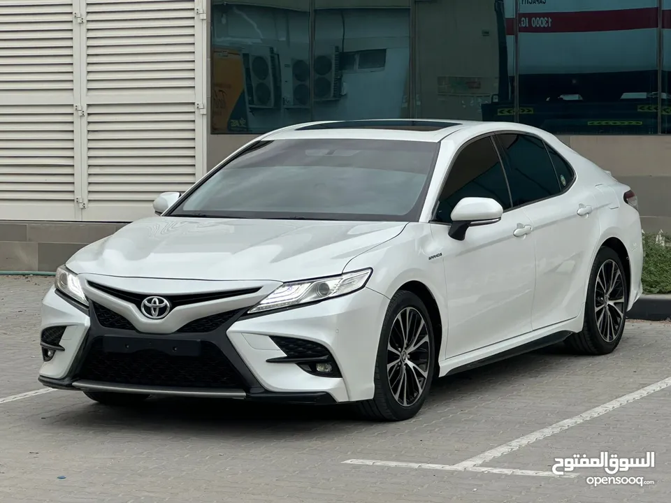 Toyota Camry Grand Sport 2020