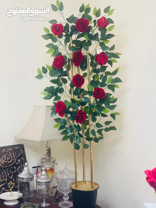 أشجار زينه ورد صناعي   متوفر لون احمر فقط  شغل بيتي مرتب بزبط داخلي و خارجي للمنزل وللغرف و للمداخل