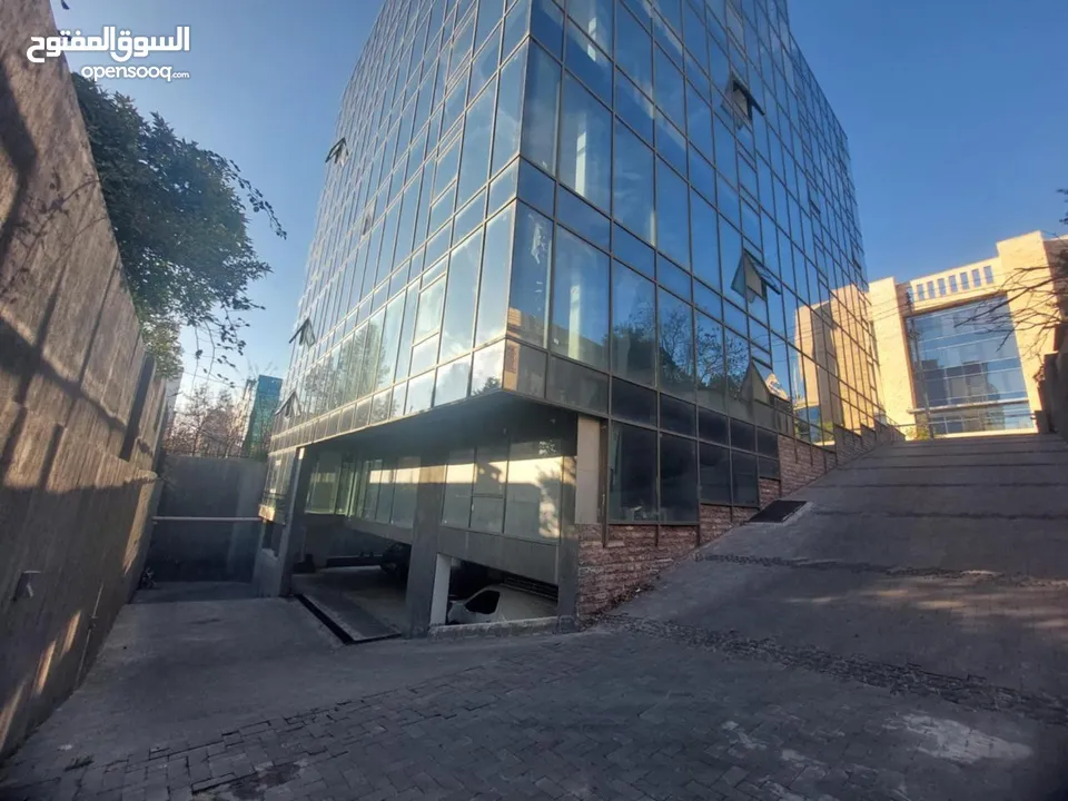 مكاتب للإيجار بمسحات مختلفة