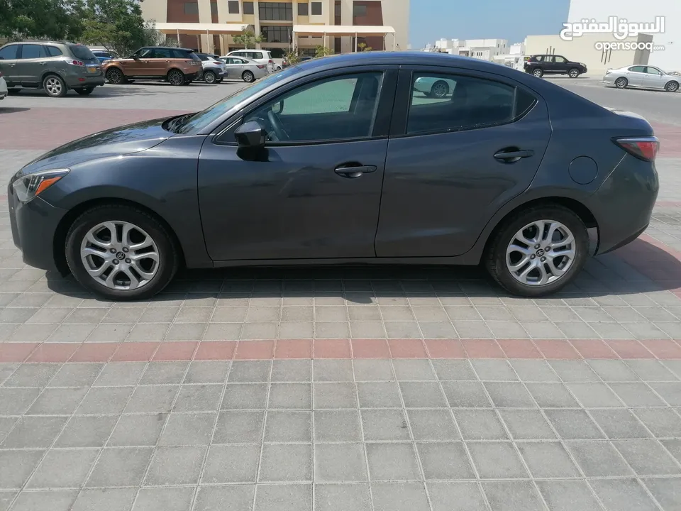 TOYOTA YARIS XLE 2019