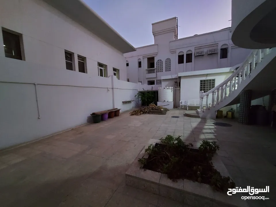 6 Bedrooms Furnished Villa for Rent in Qurum REF:820R