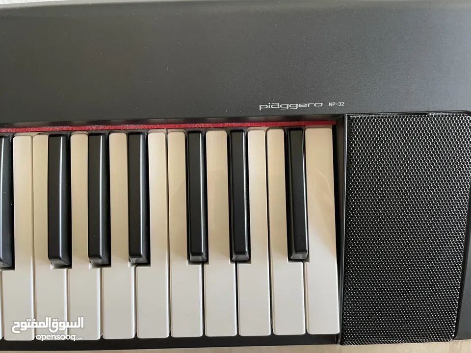 Lightly Used Yamaha Piaggero NP-32 digital piano with Stand (Excellent Condition)