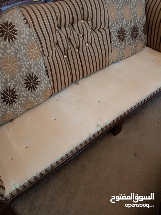 طقم كنب 7 مقاعد بحالة الجديد
