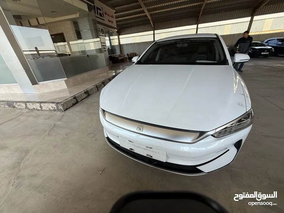 BYD QIN PLUS 2022  لون أبيض لؤلؤي مستعمل بحال الوكالة