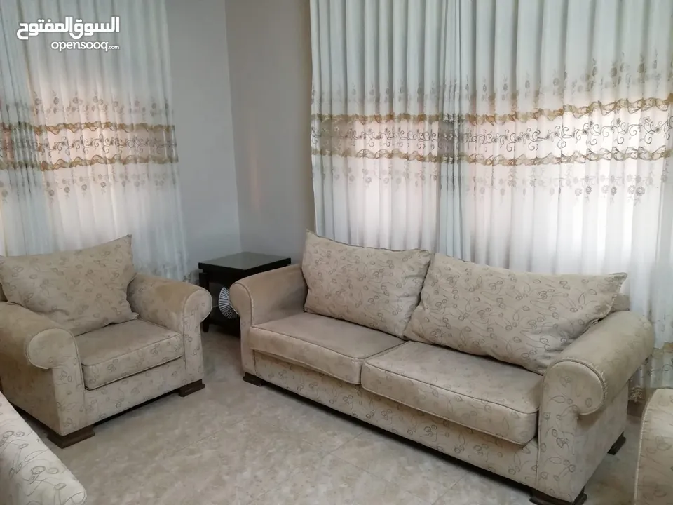طقم كنب بيج للبيع المستعجل