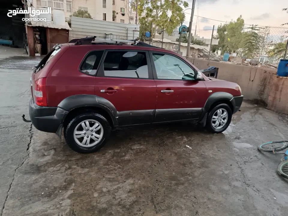 جيب هونداي توسان موديل 2007 ماطور 2000 لون خمري كام لا ينقصه شيئ