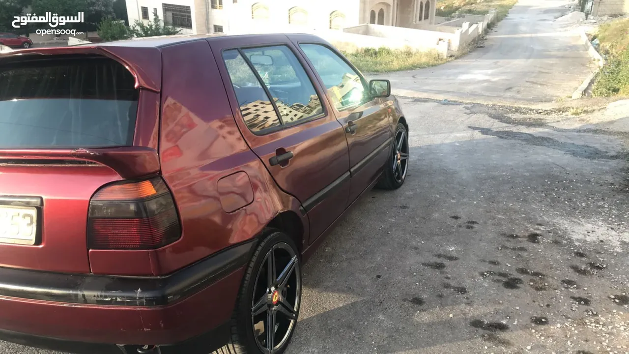 سيارة قولف mk3 للبيع أو البدل موديل 1992 موتور 1800سي سي فحص اثنين جيد خلفي بس أنا بياع خالي قص قلبا