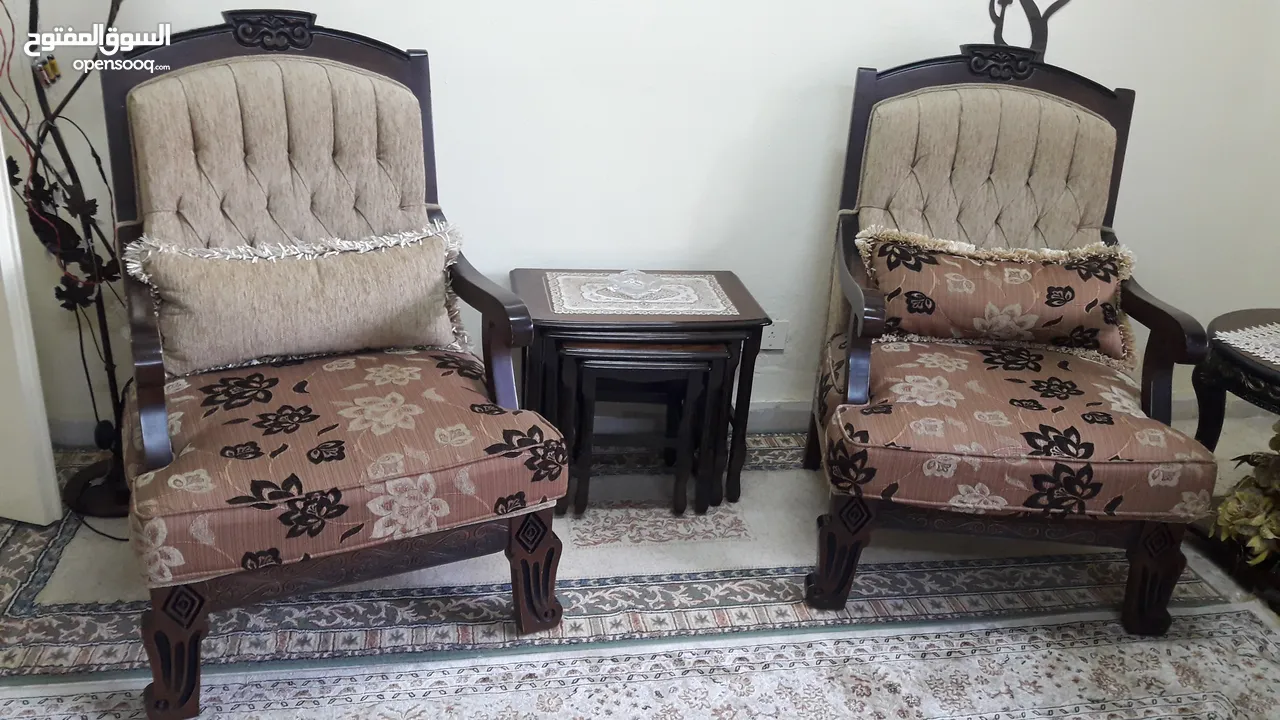 طقم كنب سبع مقاعد بحالة ممتازة جدا