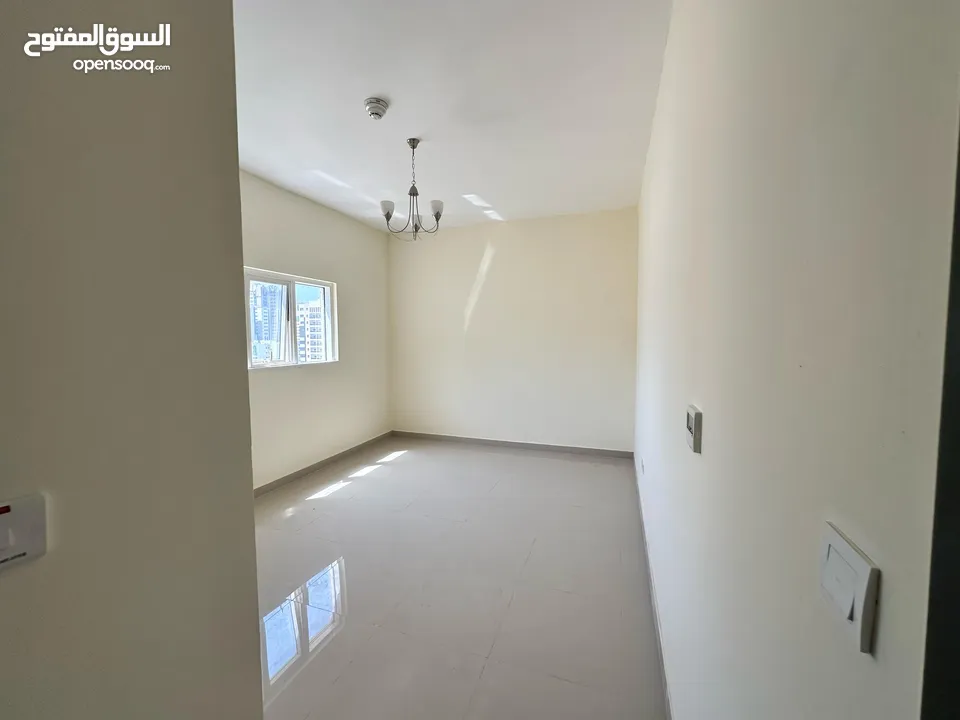 ( محمود سعد ) للايجار السنوي شقة غرفتين وصالة اول ساكن بنايه جديدخزائن بالحائط غرفة ماستر
