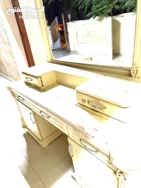 غرفت نوم بدون خزانة للبيع