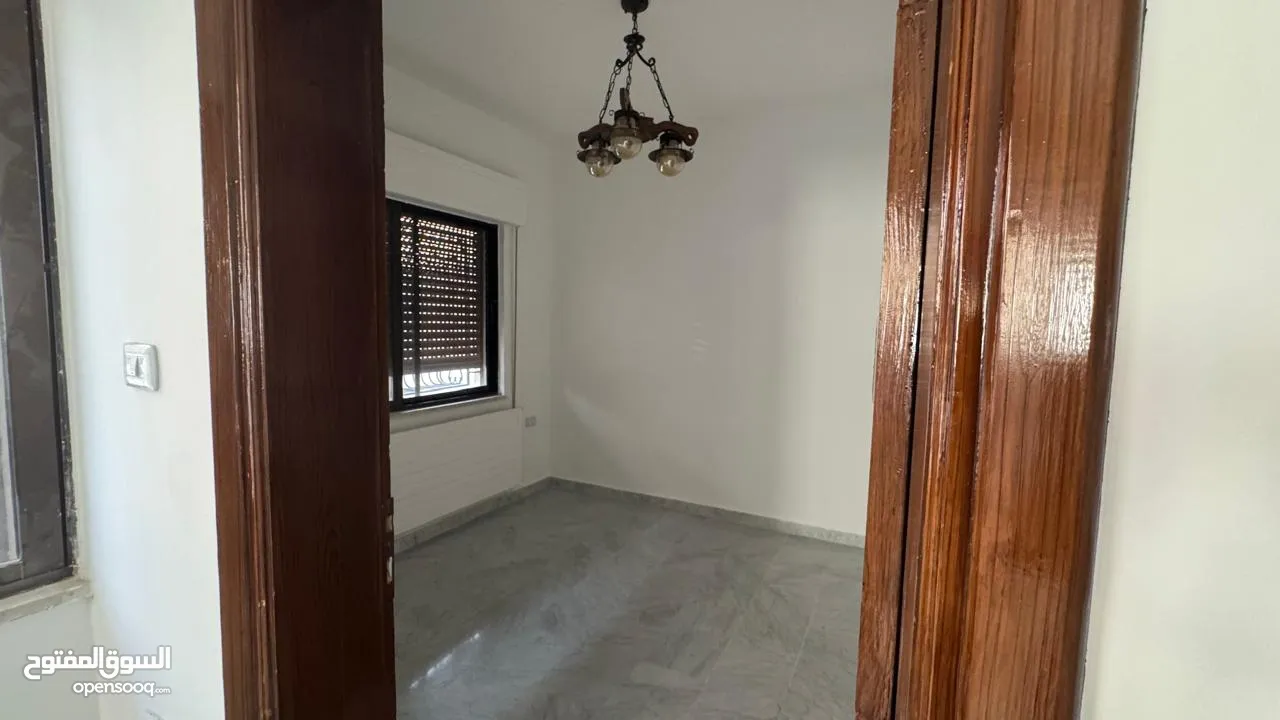 Well-Maintained Villa in Umm Al Summaq / فيلا بحالة ممتازة في أم السماق