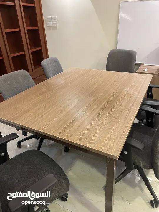 طاولة اجتماعات