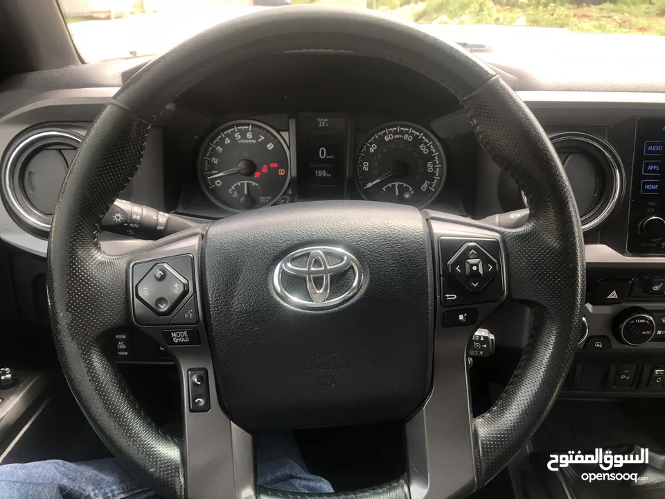 تويوتا تاكوما 2017  كابينة و نص مميز غيار عادي 4x4   بحالة ممتازة من المالك.