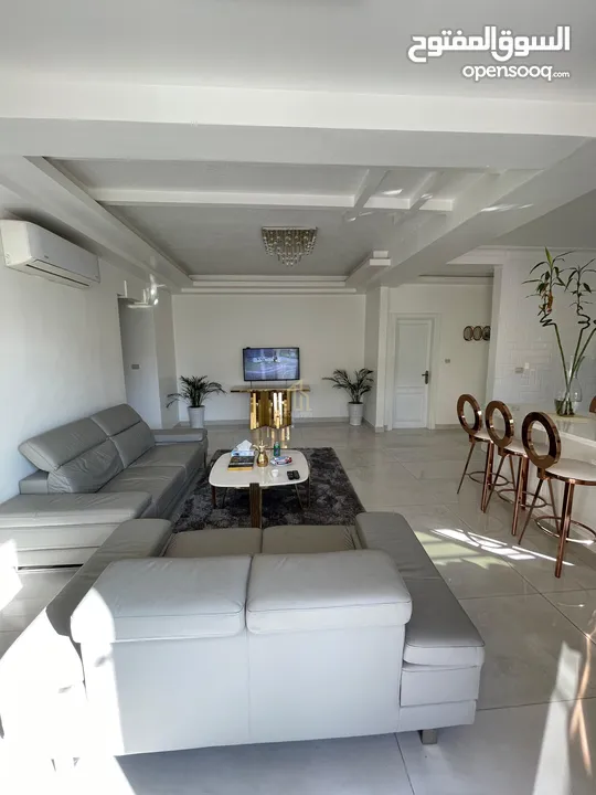 في أجمل مناطق الرابيه شقة أرضية للبيع 220م مع ترس 90م بسعر مغري / ref 9535
