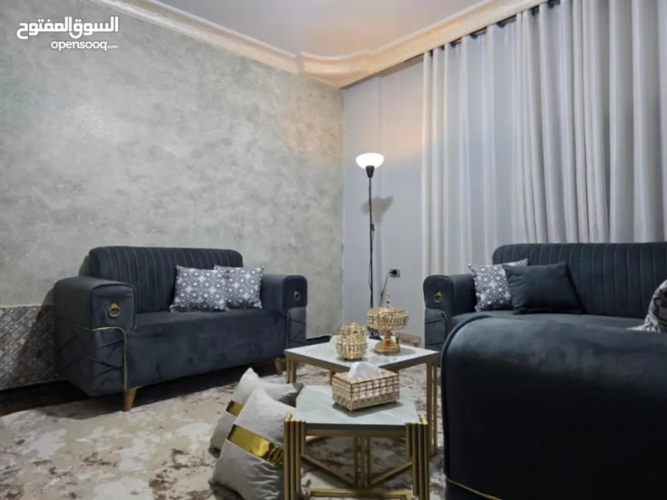 طقم كورنر 9 مقاعد لون سكني خشب سويد قماشه مموجه استعمال شهرين  الموقع ماركه الجنوبيه