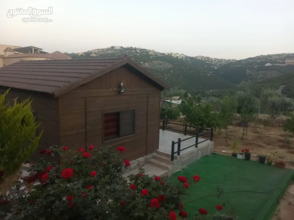 كوخ خشبي تصميم اوروبي مفروش اطلاله رائعه السعر 56000 ... من المالك مباشره ...