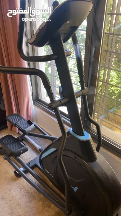 جهاز كروس رياضي Elliptical machine trainer