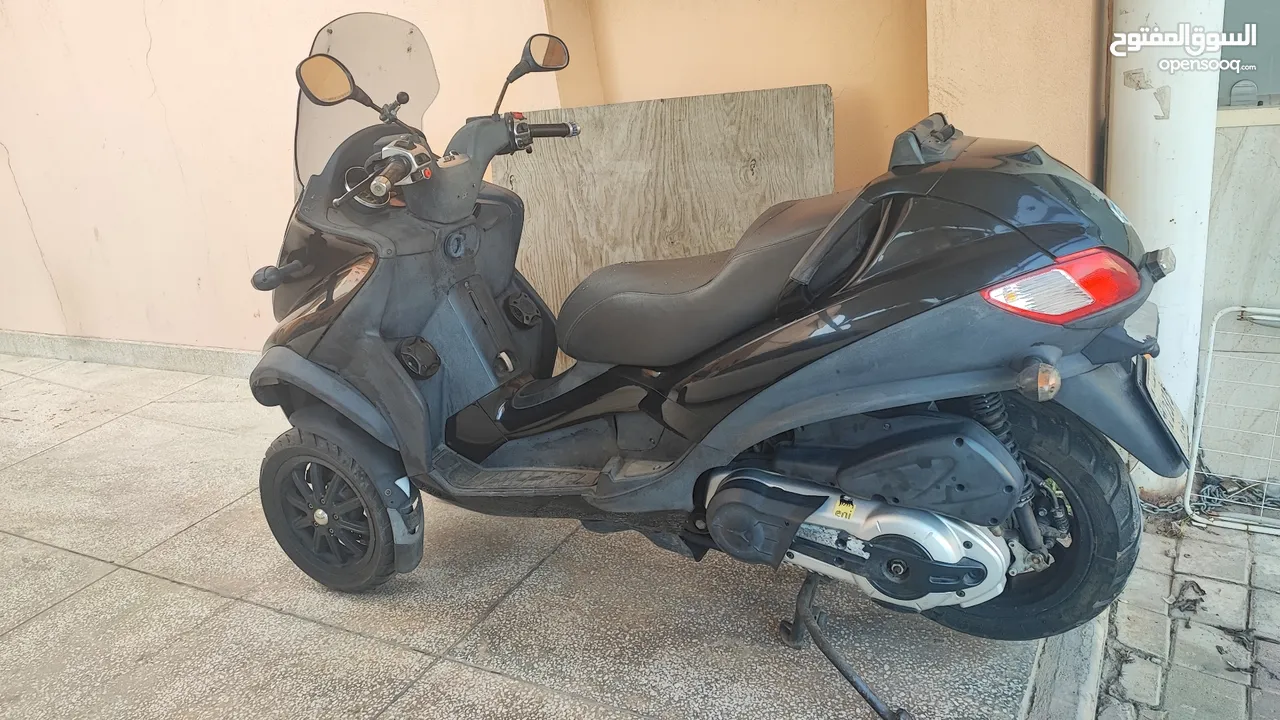 Piaggio mp3 400cc maxi scooter 3 wheels