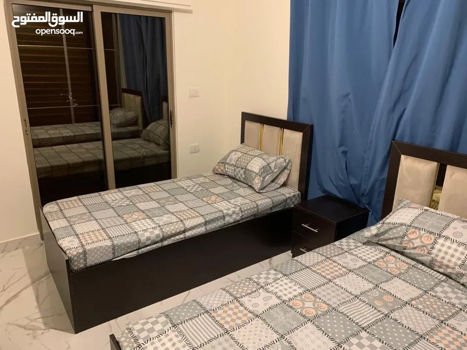 شارع الجامعة - شقة مفروشة ارضي غرفتين شامل المياه والإنترنت للإيجار من المالك مباشرة