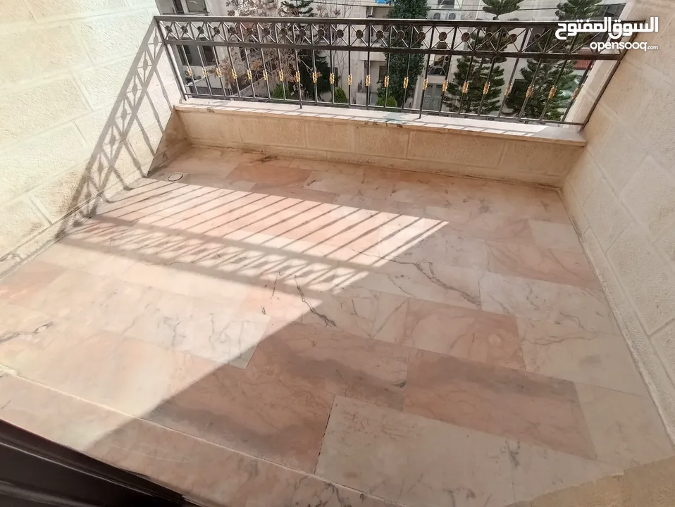 شقة غير مفروشة للإيجار 300م2 ( Property 19203 )-175107091