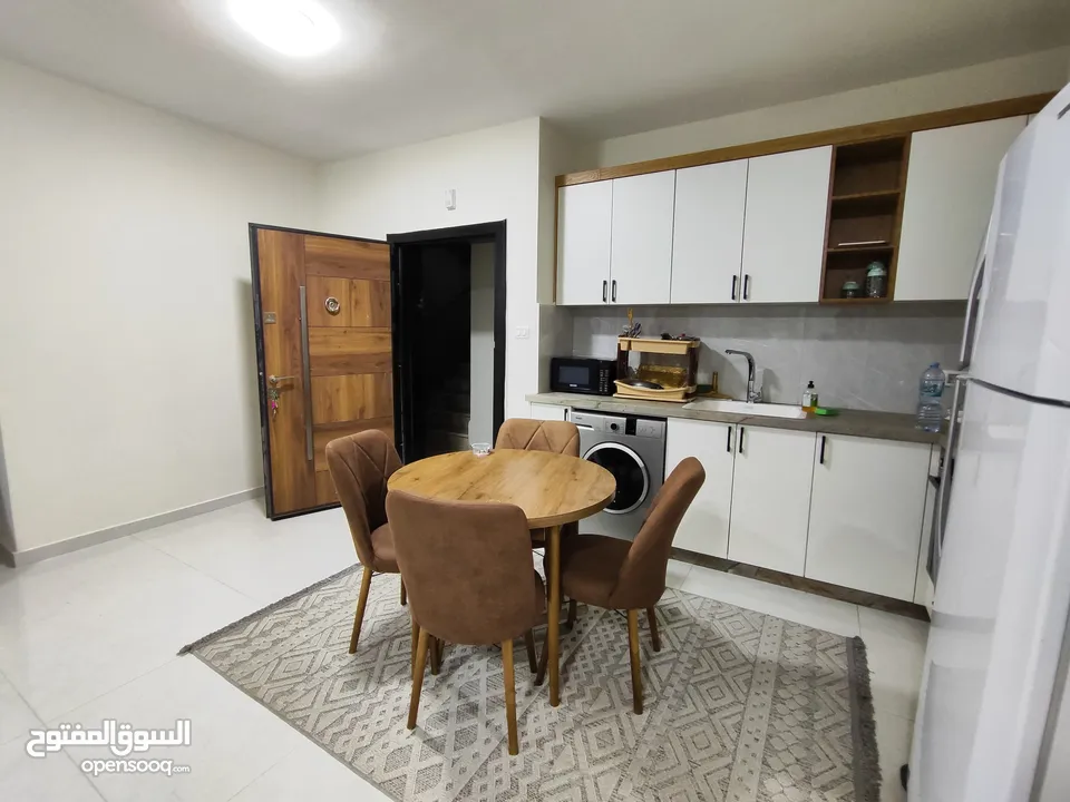 شقة مفروشة للإيجار في عين منجد