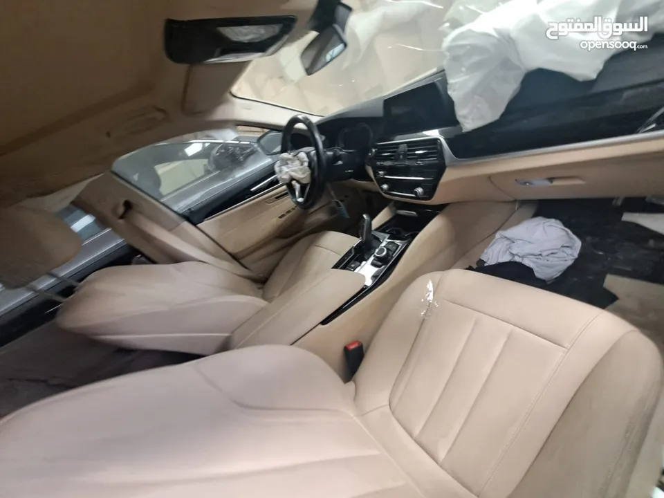 2020 BMW 530E hybrid فل للبيع على ضربتها او مصلحها تصلح لسوق الاعفاءات