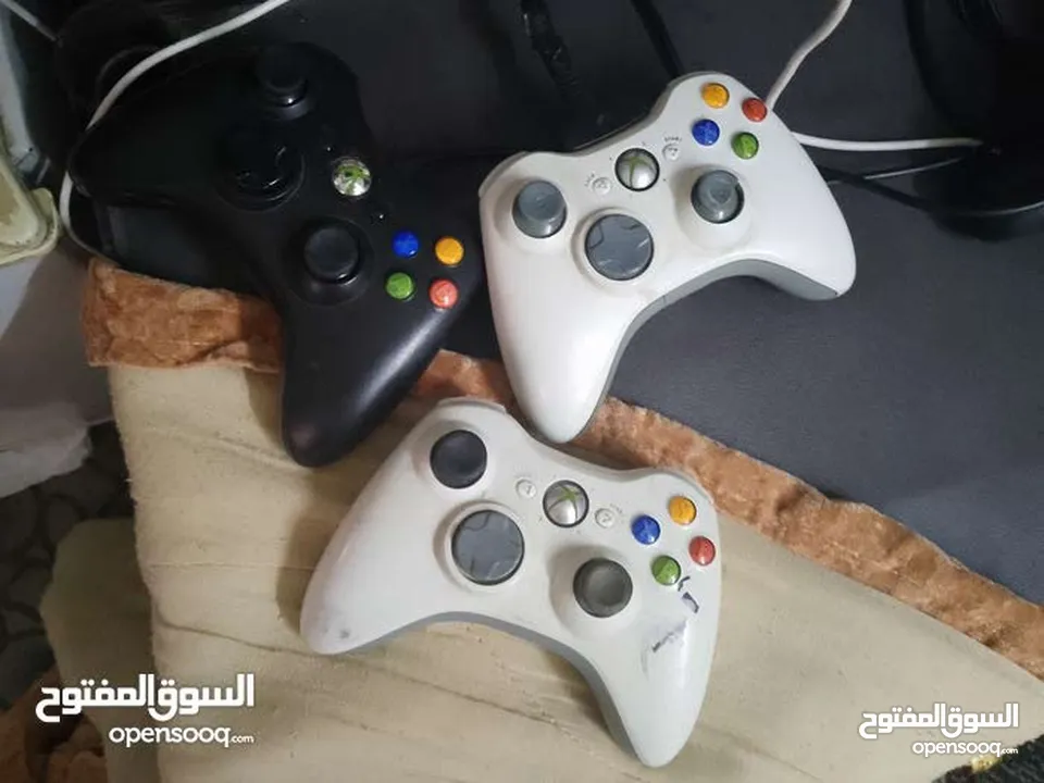 موجود اكس بوكس 360 نضيفه للبيع او للبدل عليها 36 لعبه معروفات