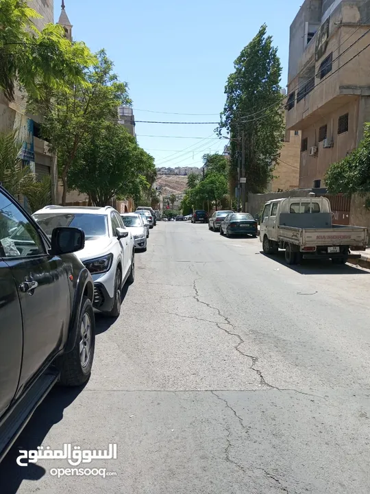 محل ايجار فارغ في موقع جميل
