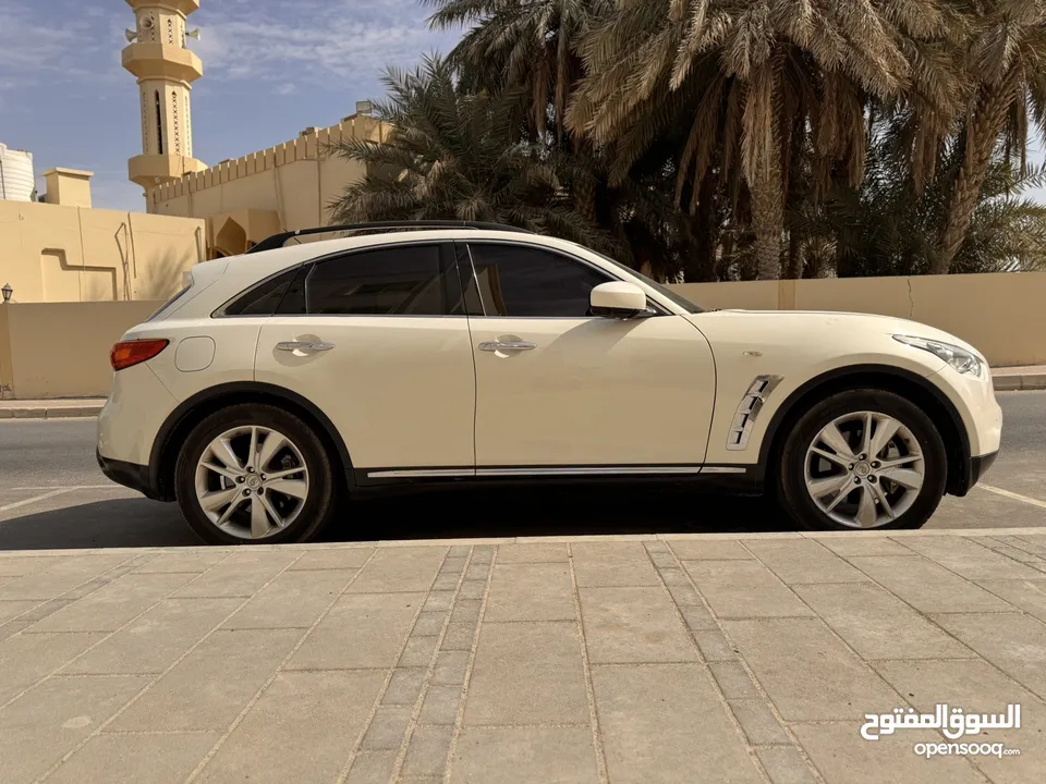 Infinity fx35 2012 GCC 153,000 KM only