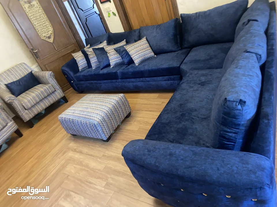 طقم كورنر منجد جديد لم يستعمل بعد التنجيد للبيع سعر مغري قابل للتفاوض