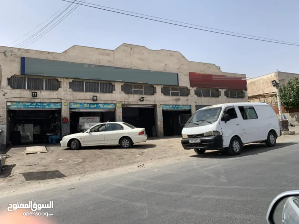 فرصة للاستثمار 4 محلات بموقع مميز