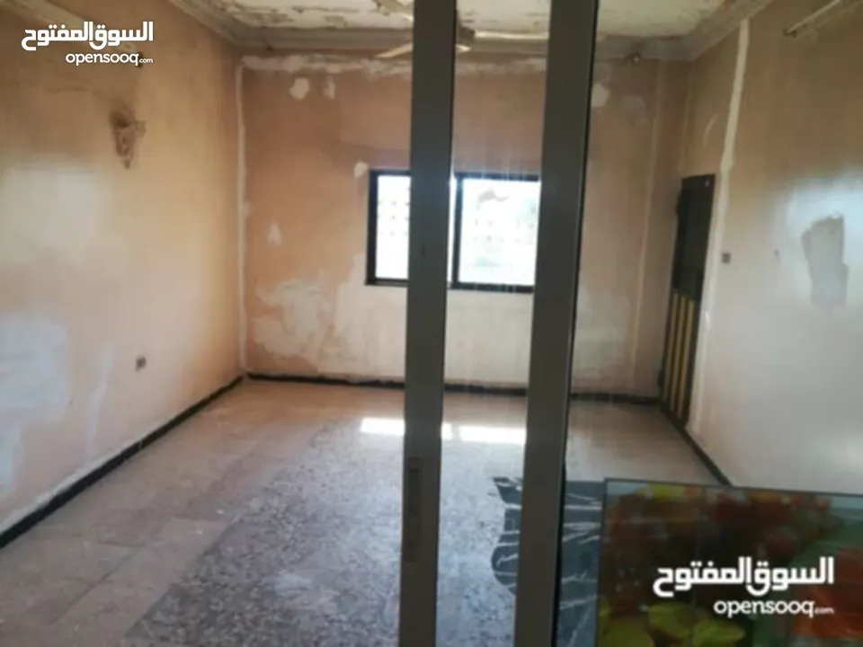 بيت مستقل 156م على قطعة أرض مفروزة (4 حدايد) 710م للبيع في ارحابا/اربد