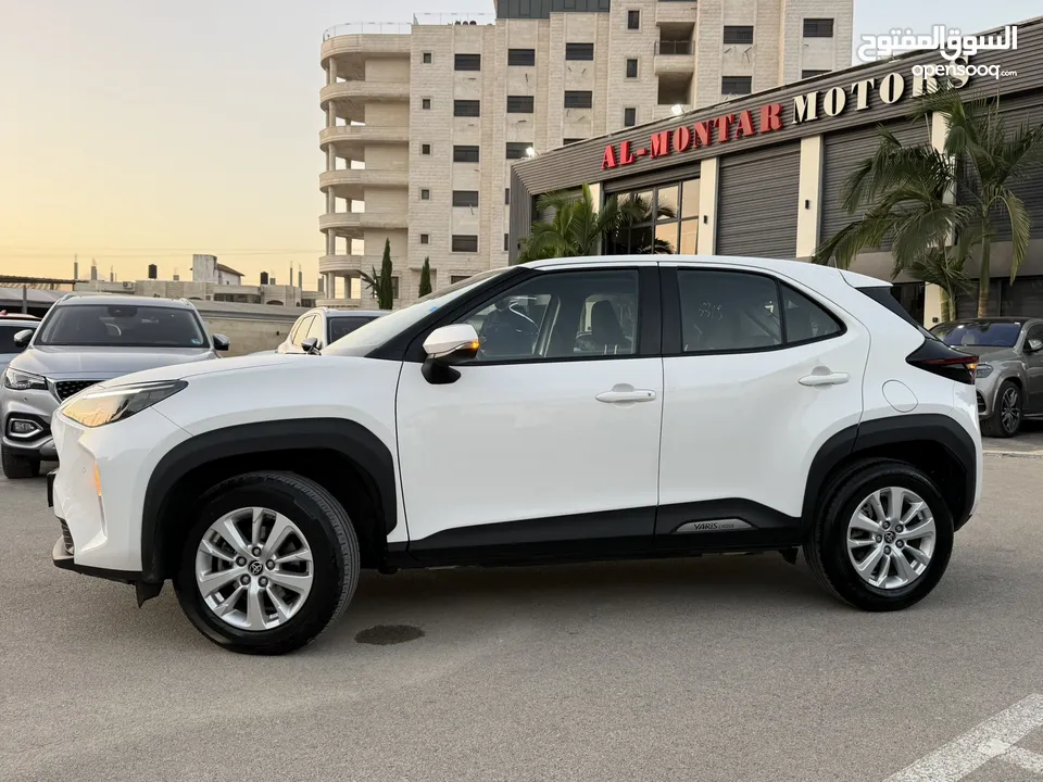 تويوتا ياريس كروس ترخيص 2022 محرك 1500 هايبرد جير أوتوماتيك 172 حصان