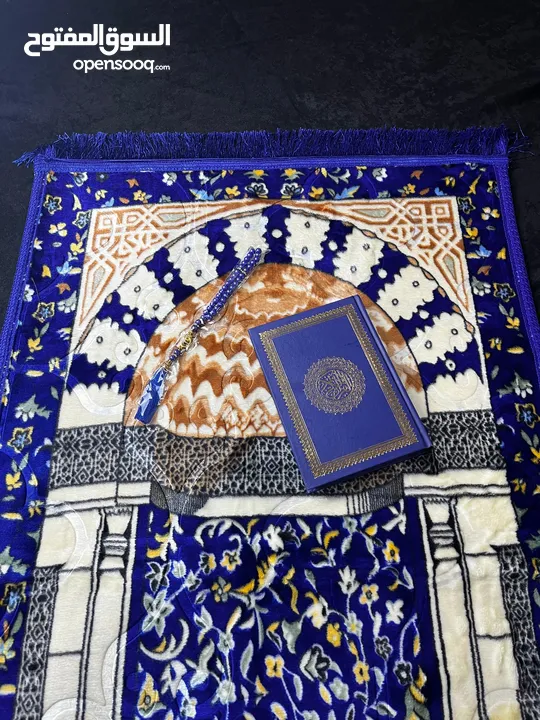 سجادات صلاة مع قران ومسبحة نفس اللون ماوفر الوان بيج وسكني ونهدي