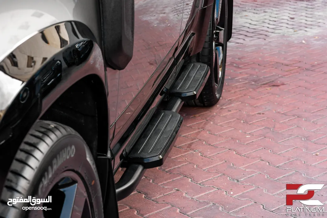2022 Land Rover Defender P400 110 - Full Accessories Package