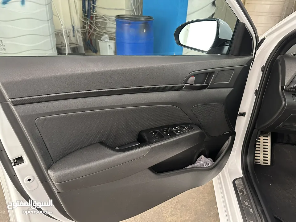 2019 Elentra Turbo.