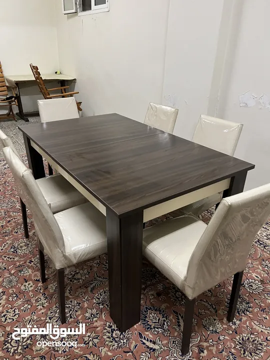 طاوله طعام ثمان اشخاص