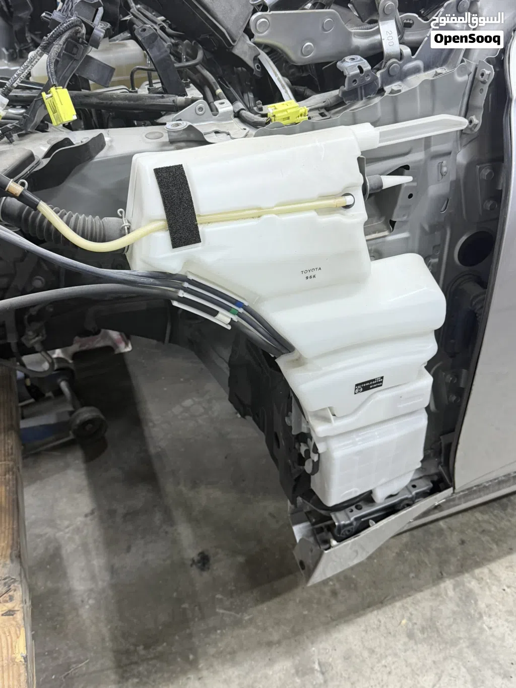Ls500 ليت الجهة اليسار وكالة أمريكي وكذالك قطع غيار الجهة اليسار كامله