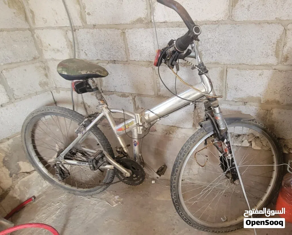 هذه هي دراجة جبلية قابلة للطي (Folding Mountain Bike)،