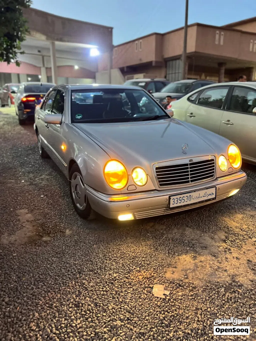 مرسيدس بنز الفئة-E E 240
