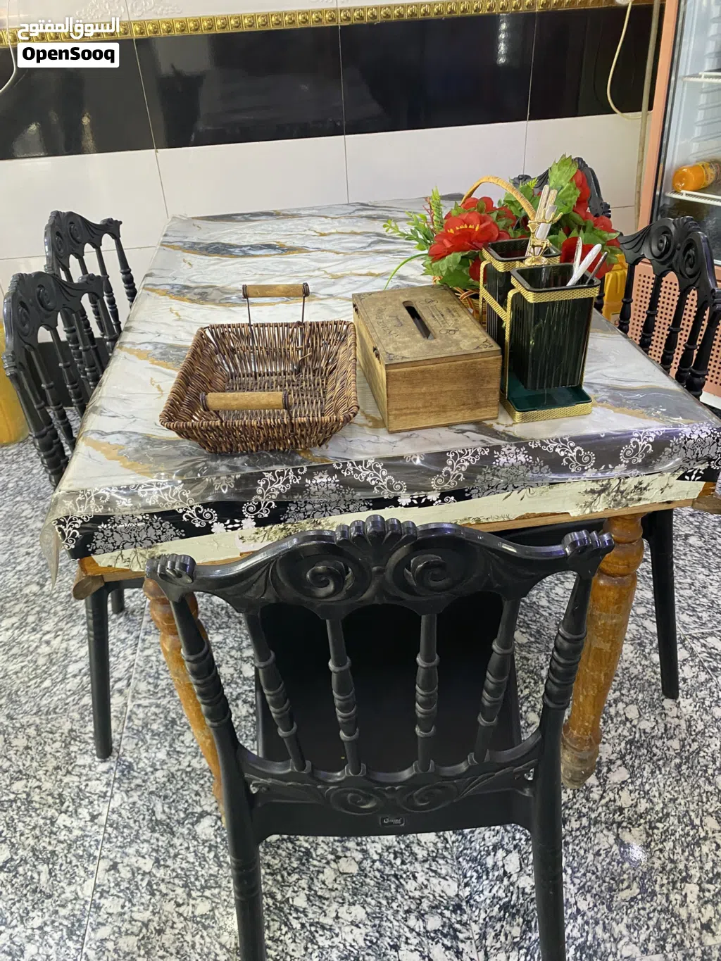 ميز طعام للبيع