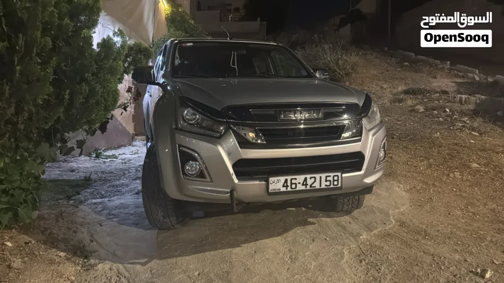 ايسوزو D-ماكس Standard