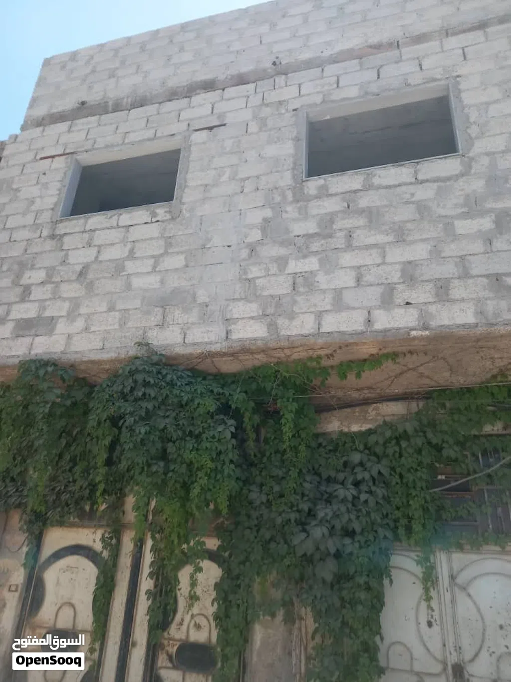 معمل طابقين للإيجار