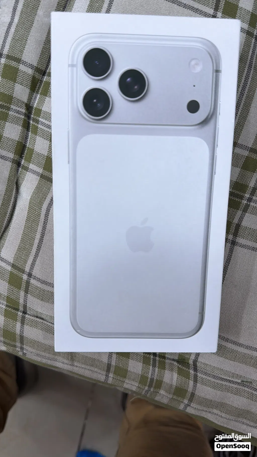 ايفون 17 برو ماكس 512GB لون سلڤر مع كامل المرفقات