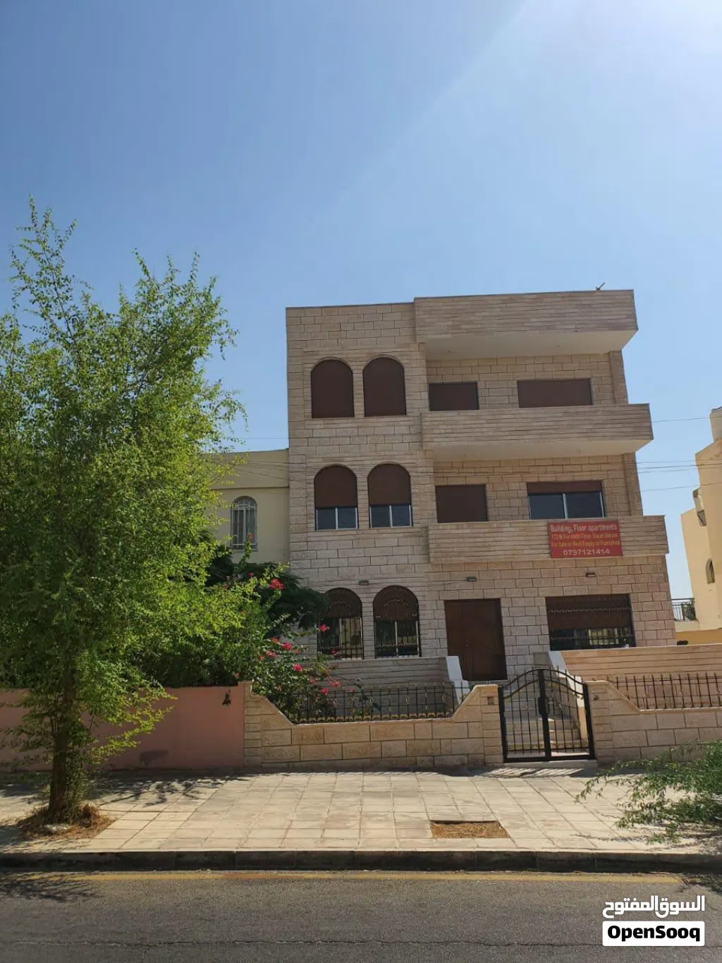 شقة طابقيه / او العماره كامله للايجار او البيع