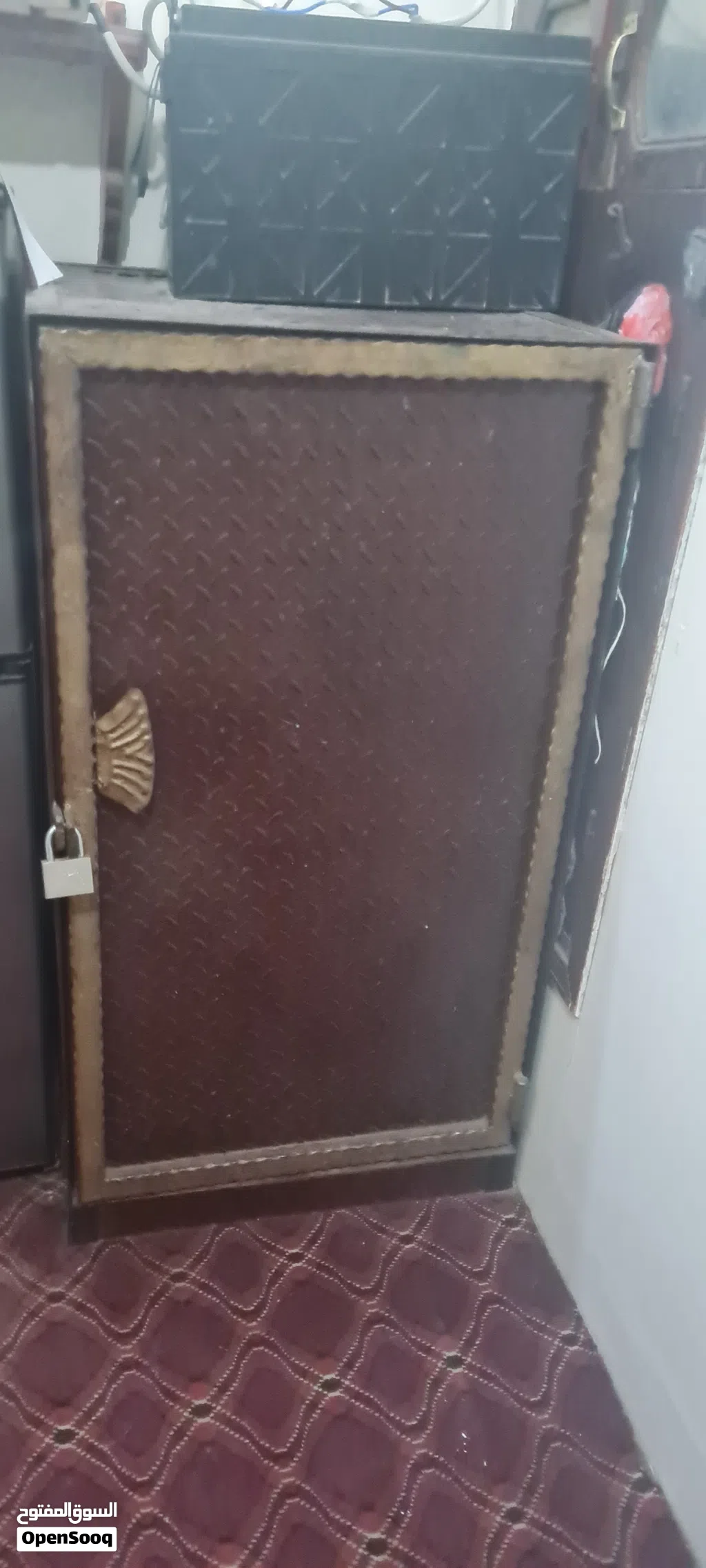 دولاب او خزنه حديد جافي خالي من الذحل الطول 70 سنتم عرض 70 سنتم ارت 130 سنتم السعر ستين الف ريال