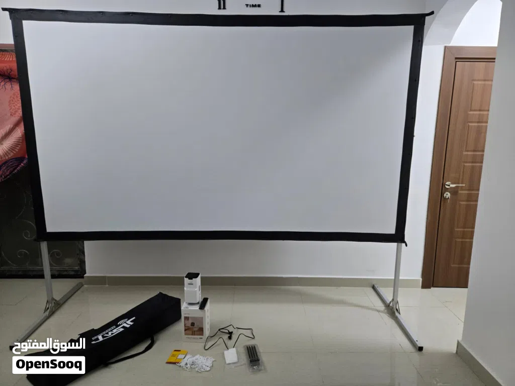 120 inch screen with projector شاشة عرض سينمائية 120 بوصة مع بروجكتور