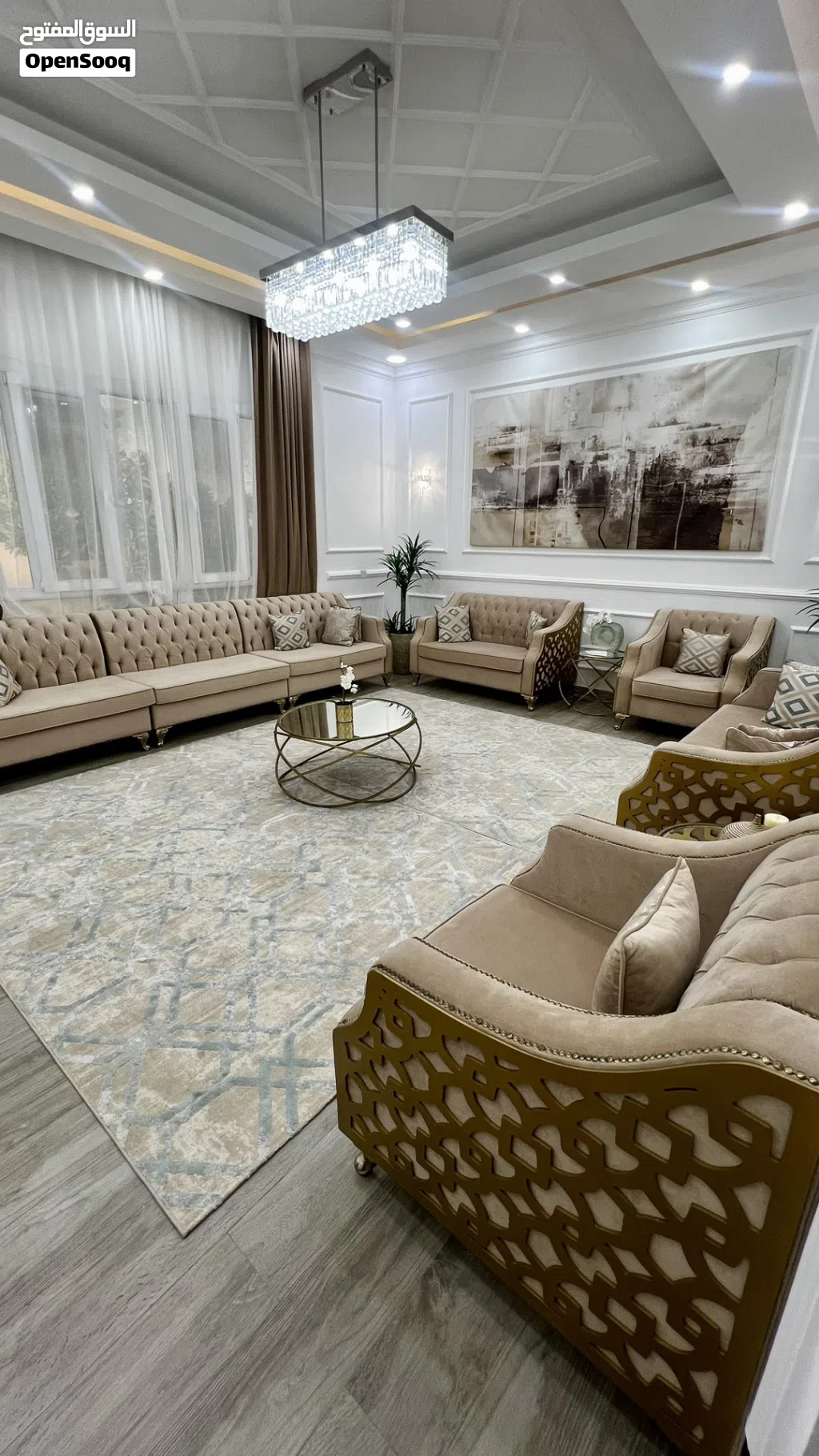 طقم جلوس مع الاكسسوارات الطاولات والسجاد بسعر مغري جداً